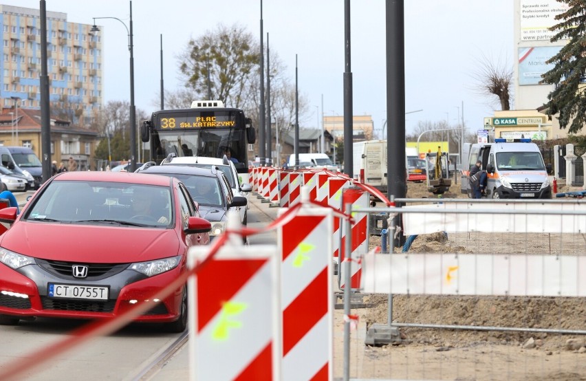 Toruń. Budowa nowej linii tramwajowej coraz bliżej końca. Kiedy poprawi się przejazd przez Toruń?