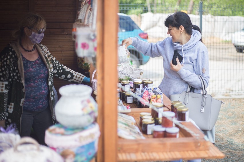 Na zdjęciach: poprzedni Bazarek Natury, który odbył się 6...