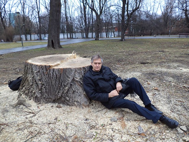 Olgierd Łukaszewicz, aktor telewizyjny i teatralny komentuje wycinkę drzew w Ogrodzie Krasińskich na Muranowie.