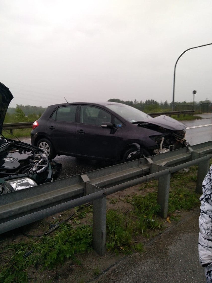 Stary Sącz. Na moście św. Kingi zderzyły się dwie osobówki. Trzy osoby w szpitalu [ZDJĘCIA]