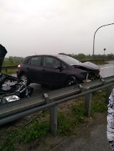 Stary Sącz. Na moście św. Kingi zderzyły się dwie osobówki. Trzy osoby w szpitalu [ZDJĘCIA]