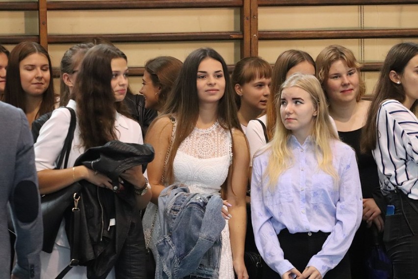 Piękne uczennice liceów z Inowrocławia na rozpoczęciu roku szkolnego [zdjęcia]