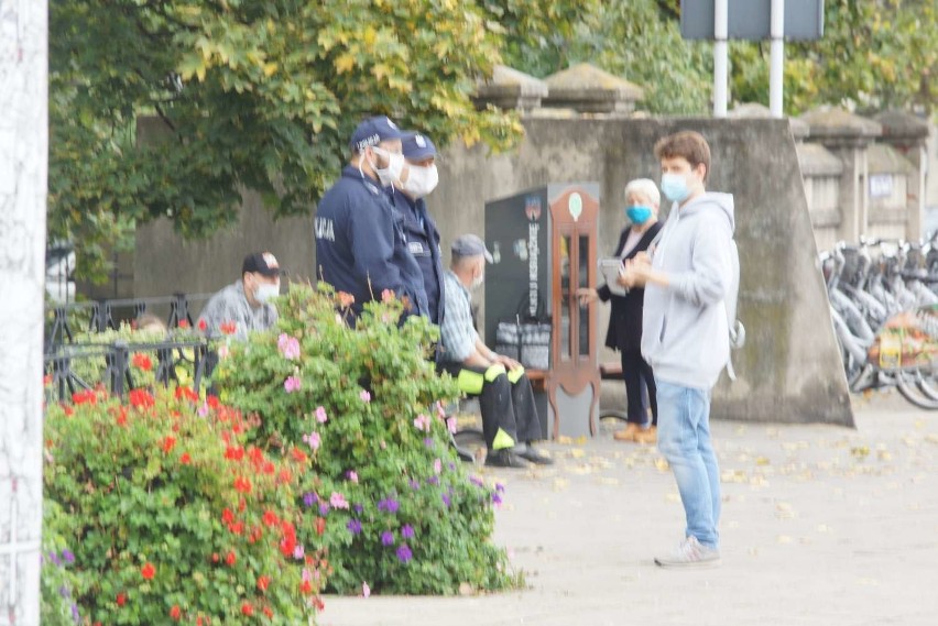 Policja w Kaliszu: Prawie 150 mandatów za brak maseczki....