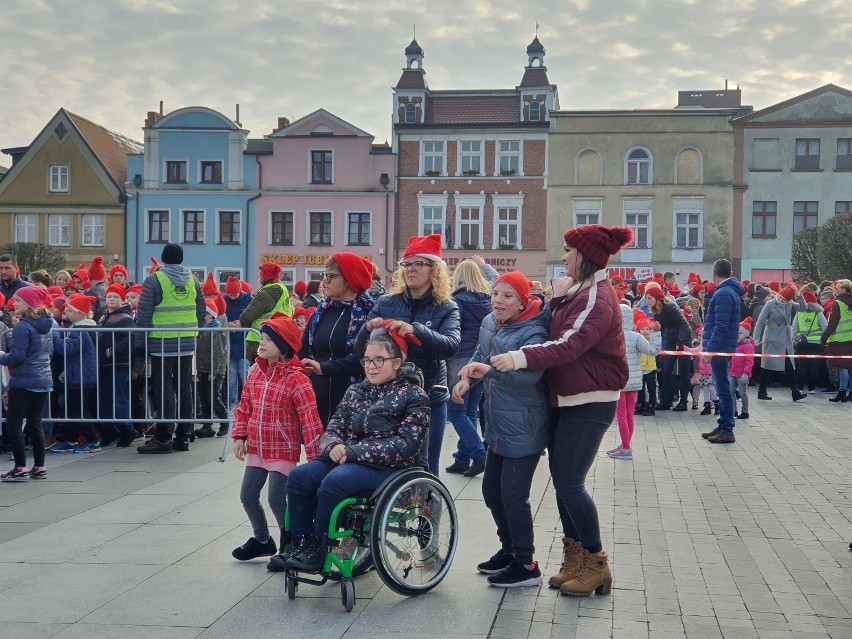 Ustanowienie rekordu Polski w największym wzorze serca z ludzi (08.11.2019)