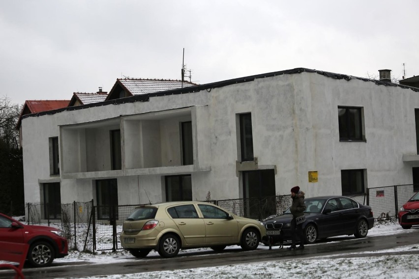 Apartamentowce udają domy. Coraz więcej takich inwestycji w Krakowie