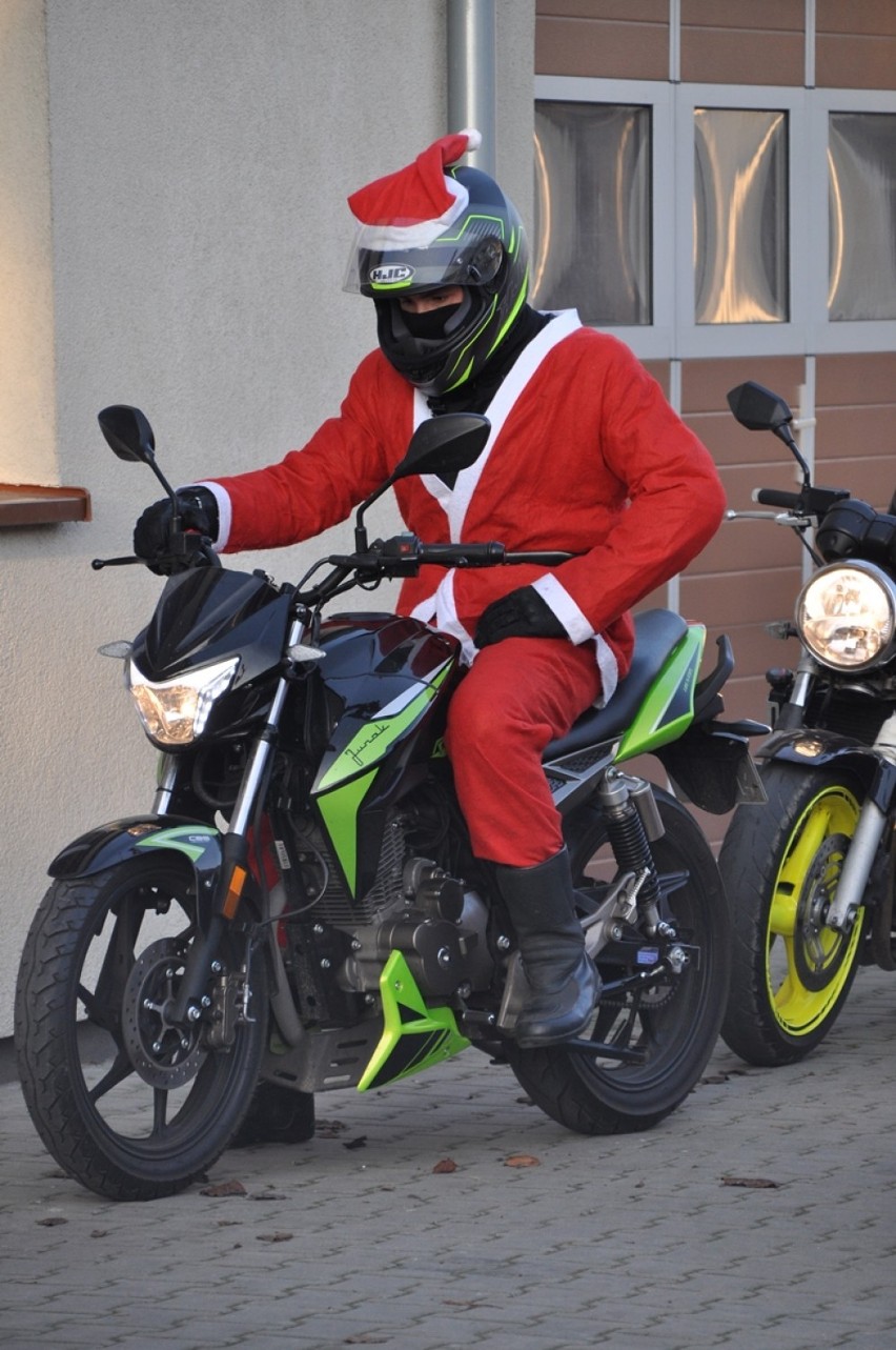 Śrem: św. Mikołaj z drużyną na motocyklach odwiedził dzieci...