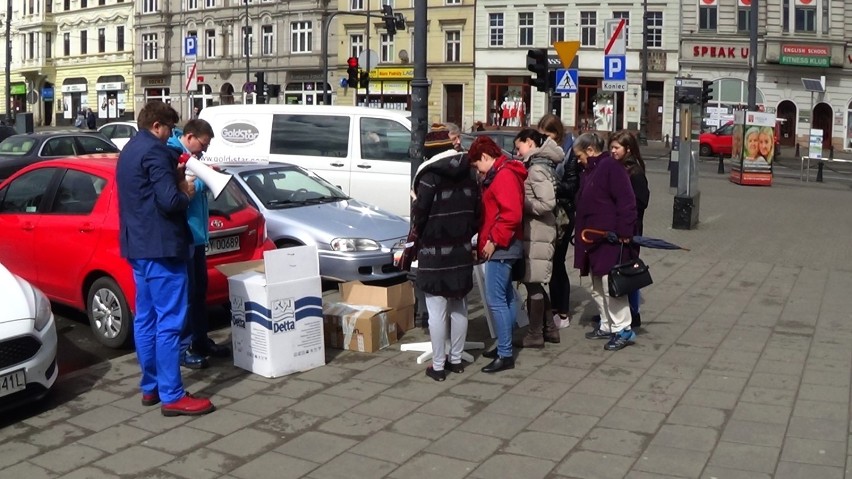 W Bydgoszczy promowali czytanie! Za nami akcja „Książka od Zajączka” [zdjęcia, wideo] 