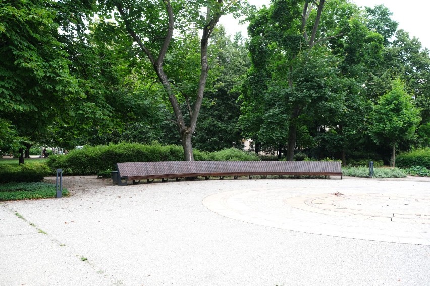 Ogród Krasińskich. historyczny park, który odzyskał dawną świetność. Wybierz się na spacer wśród pięknych kasztanowców