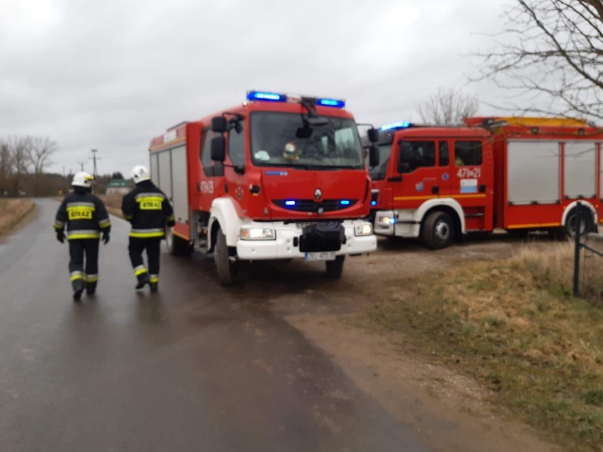 Tragedia w Czerninie. Podczas pracy przy samochodzie zmarł mężczyzna