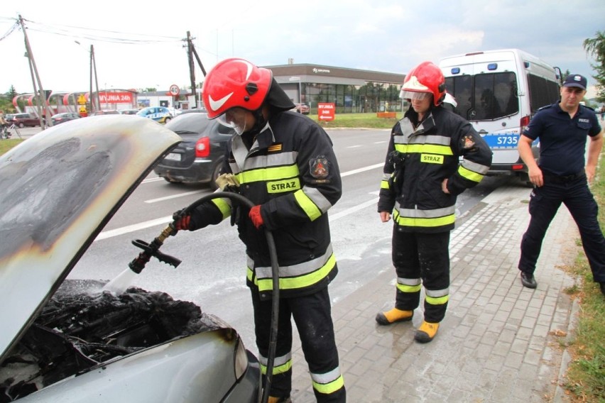 Audi płonęło na ulicy w Kielcach (WIDEO, ZDJĘCIA) 