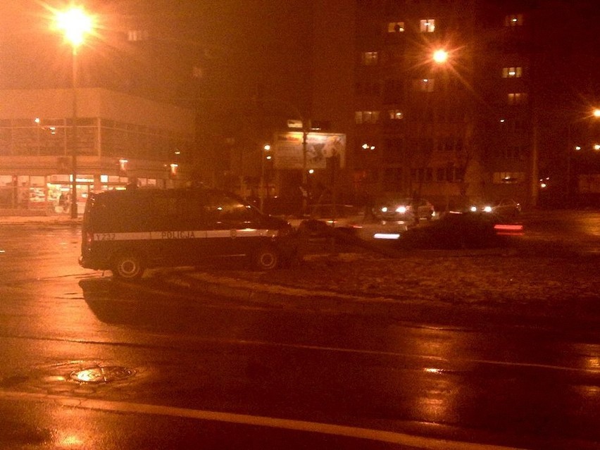 Płock: Wypadek policyjnego radiowozu na skrzyżowaniu ul. Bielskiej i Jachowicza [ZDJĘCIA]