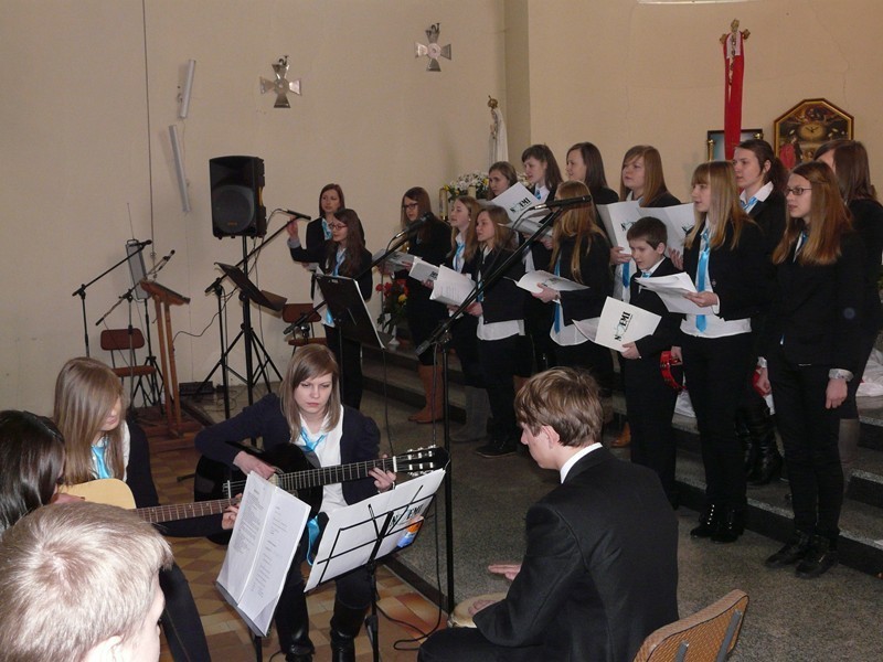 Koncert Noemi w kościele w Dzierżawach