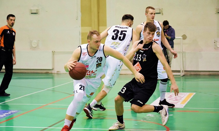 III liga koszykówki: Basket Piła pokonał MKK Sklep Polski Gniezno, odnosząc szóste z rzędu zwycięstwo! Zobaczcie zdjęcia