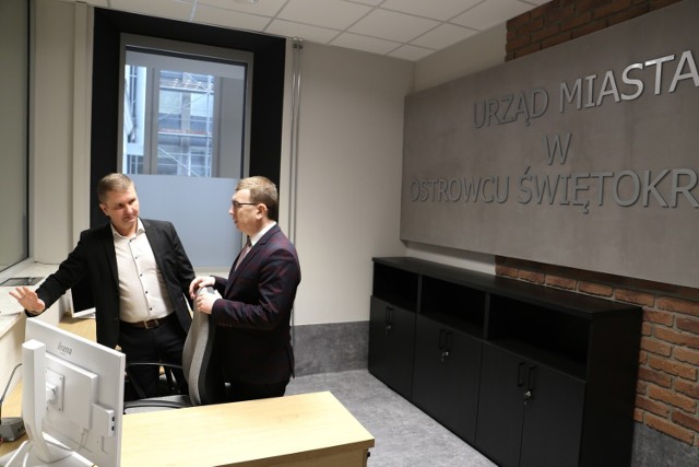 Biuro Obsługi Interesanta wróciło do budynku Urzędu Miasta przy ulicy Jana Głogowskiego 3/5. Wnętrza biura są nowoczesne.