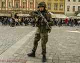 Było głośno! Żołnierze zorganizowali pokaz na wrocławskim Rynku [foto]