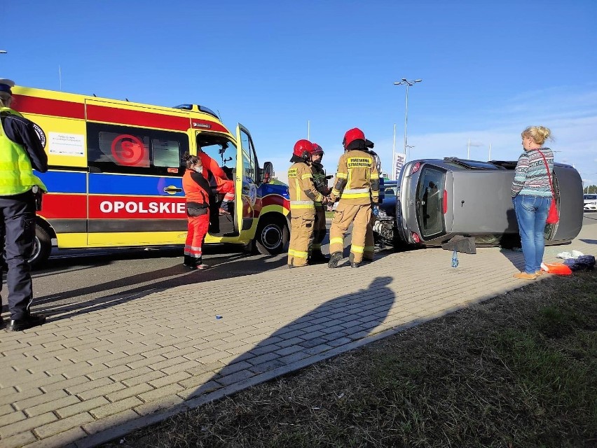 Kolizja pod Opolem. Zderzenie dwóch volkswagenów w Zawadzie niedaleko centrum Turawa Park