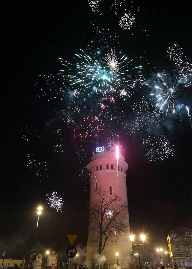 Sylwester 2017 w Piotrkowie. Tradycyjnie fajerwerki wystrzelą z wieży ciśnień.