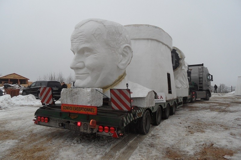 Częstochowa: Statua Jana Pawła II już kompletna. Montaż zacznie się już dzisiaj! [ZDJĘCIA i WIDEO]