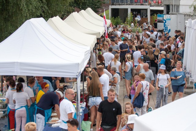 Festiwal Pierogów Świata 2018 - tłumy na Bulwarach i mnóstwo pyszności na stoiskach [ZDJĘCIA]