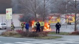 Szokujące sceny w Wodzisławiu Śląskim! Na parkingu Biedronki palił się samochód. Co tam się wydarzyło? Zobacz ZDJĘCIA