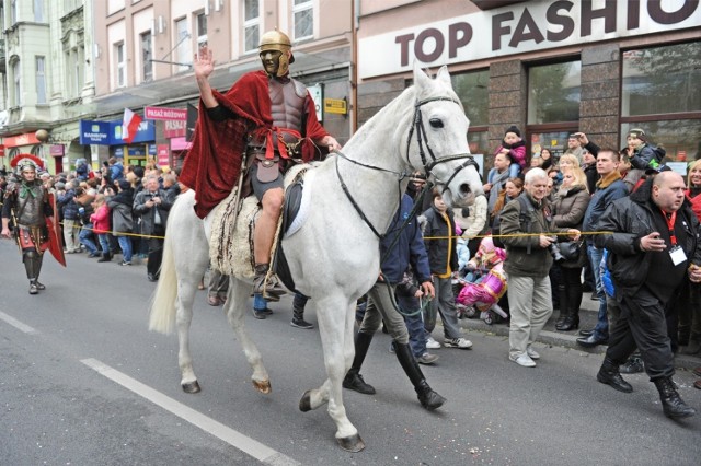 Imieniny Ulicy Święty Marcin 2019 odbędą się w poniedziałek, 11 listopada. Tego dnia przez miasto przejdzie Korowód Świętego Marcina, odbędzie się kiermasz rogala, będą warsztaty i koncerty.