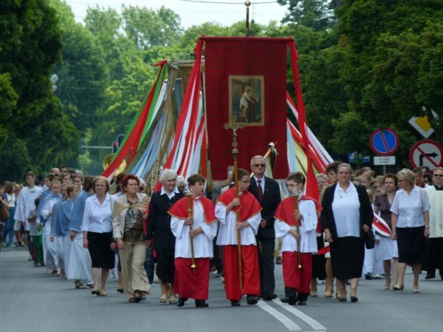 To już zduńskowolska tradycja, że w Boże Ciało wierni z kilku parafii uczestniczą w jednej miejskiej procesji Bożego Ciała