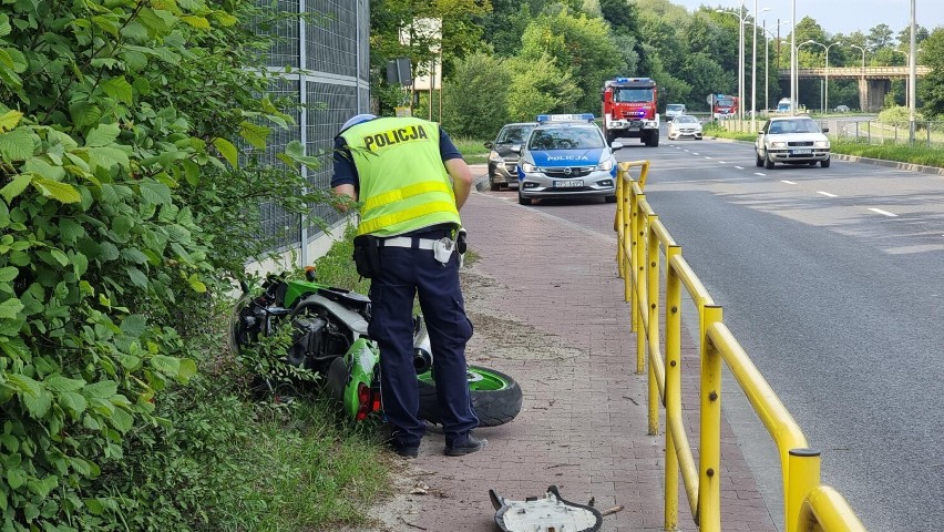 Śmiertelny wypadek w Kielcach. Motocyklista uderzył w bariery energochłonne (ZDJĘCIA)