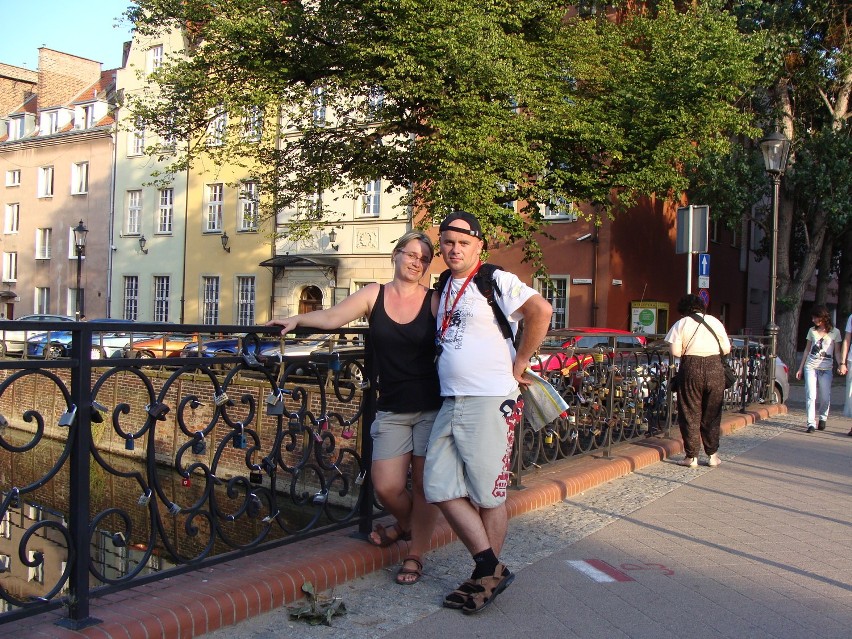 Na gdańskim Moście Miłości przy ulicy Korzennej wiszą już kłódki