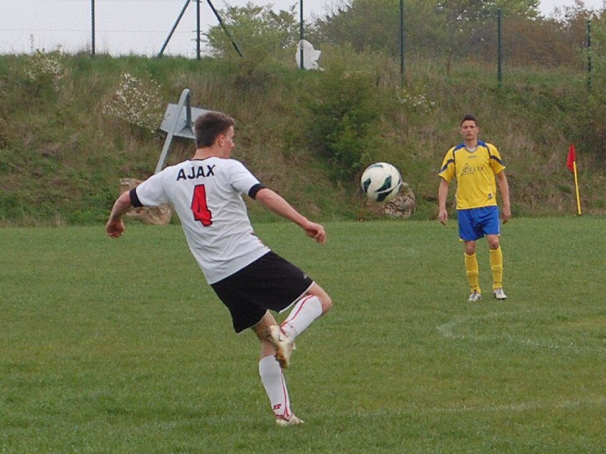 Ajax Leśniewo - Konsal Sławoszyno 5:1 (1:1). Koncert Lewickiego