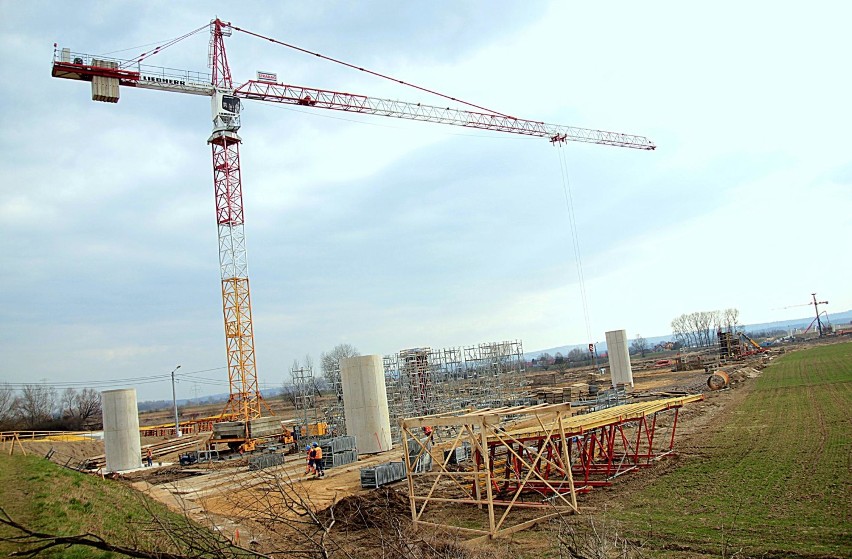 Trwa budowa kolejnego odcinka wschodniej obwodnicy Krakowa....
