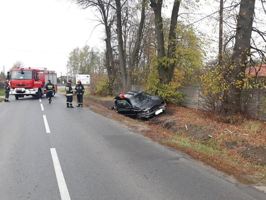 Łazisko. Zderzenie vw golfa z peugeotem. Nikt nie ucierpiał. Samochody uszkodzone na kilka tysięcy złotych (foto)