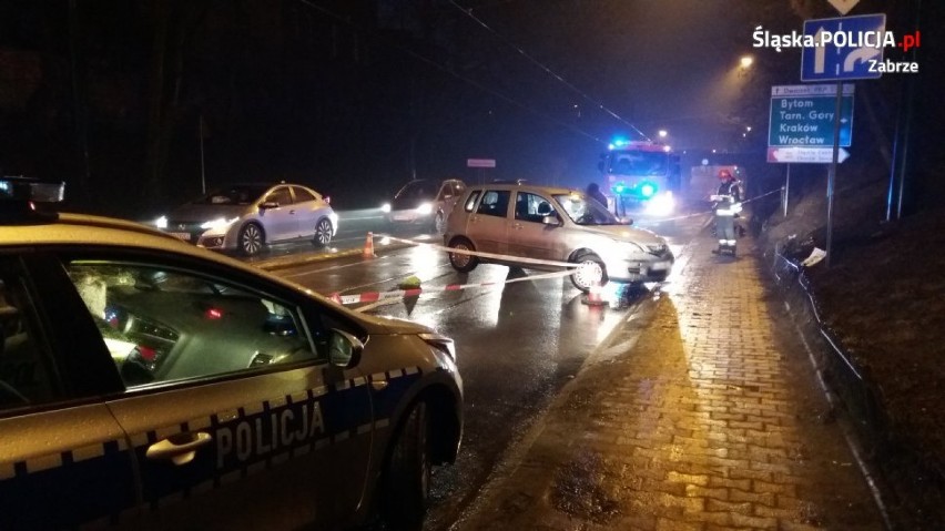 Wypadek w Zabrzu. Samochód wjechały na chodnik, którym przechodziły kobiety z dziećmi [ZDJĘCIA]