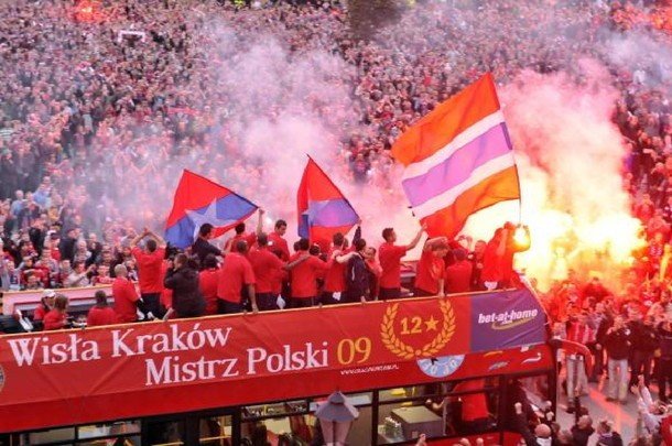 Wielka Feta Wisły po meczu Wisła Kraków - Polonia Warszawa LIVE! ZDJĘCIA i  VIDEO już wkrótce! | Kraków Nasze Miasto