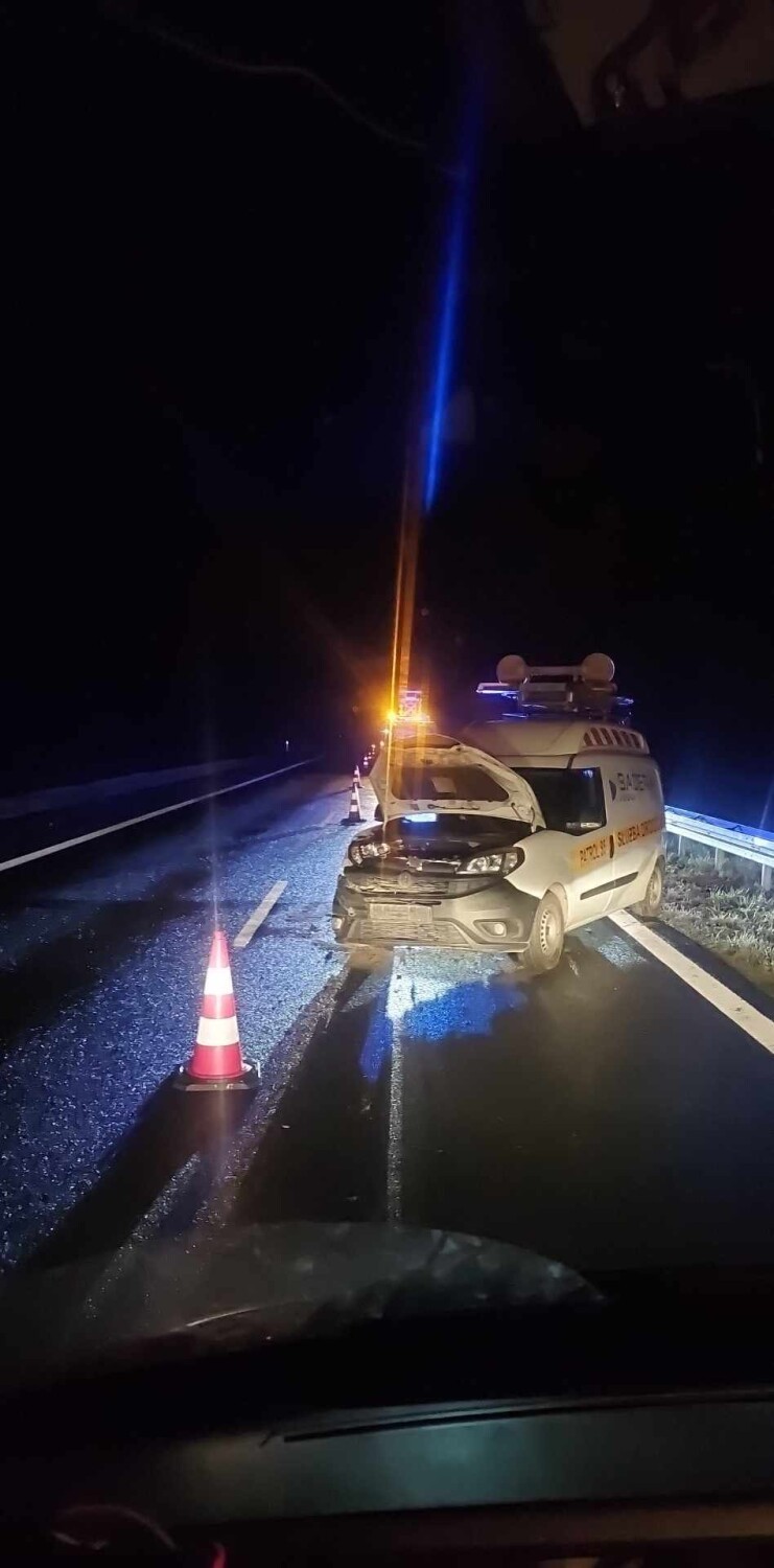 Wieczorny wypadek na S5. Samochód wjechał w pojazd służby drogowej