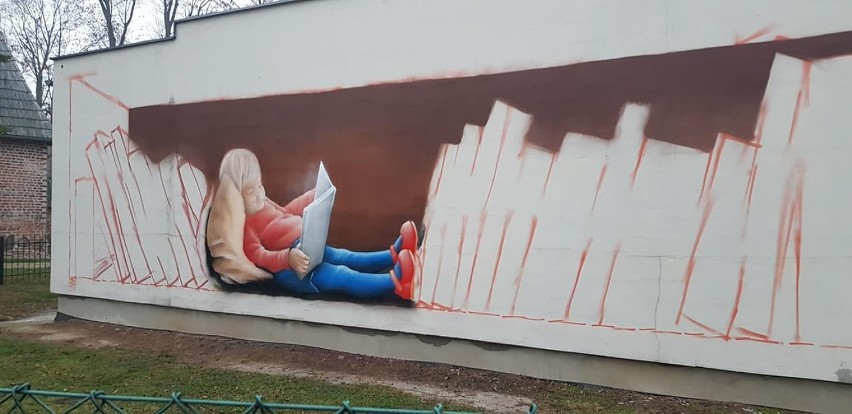 Kalsk: Piękny mural powstał na ścianie szkoły podstawowej. - Coś wspaniałego - mówią mieszkańcy [ZDJĘCIA]