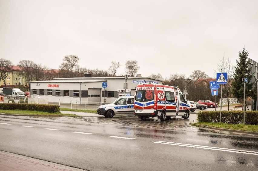 Leszno. Tragedia na Hiszpańskiej. Rowerzysta zmarł po upadku na ulicy [ZDJĘCIA  FILM]