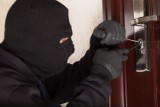 Ostrołęcka policja zatrzymała mężczyzn podejrzanych o włamanie do mieszkania. Do kradzieży doszło 1.04.2023