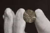 To unikatowy skarb. Najstarsza moneta w Polsce. Warta jest każde pieniądze 