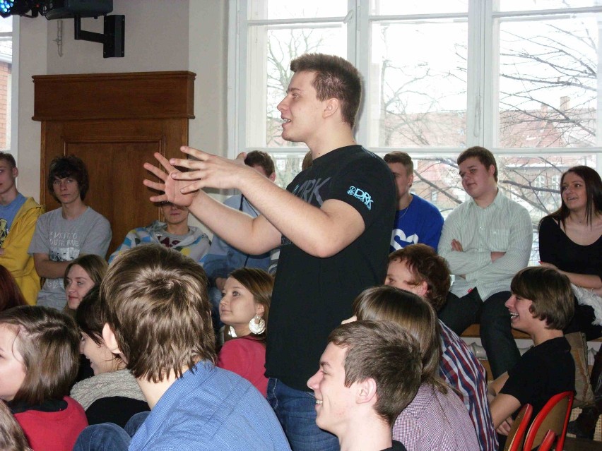 Wybory do Młodzieżowej Rady Miasta Malborka: spotkanie przedwyborcze i głosowanie w I LO