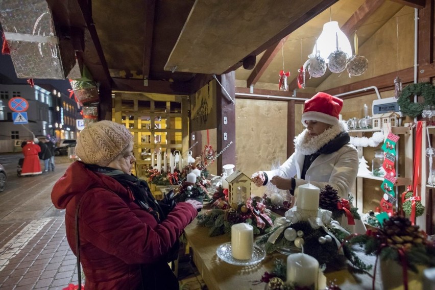 Jarmark na Rybim Rynku potrwa do 23 grudnia. Część wystawców...