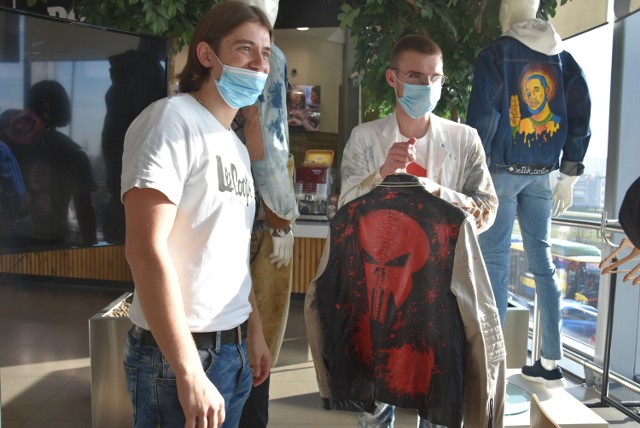 Ostatnio Daniel Setlik prowadził warsztaty malowania jeansu w Centrum Handlowym Gemini Park Tarnów
