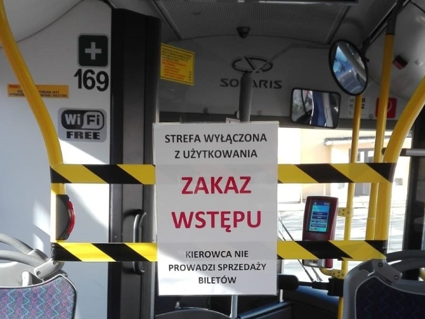 Koronawirus. Dezynfekcja autobusów w Kędzierzynie-Koźlu. Zakaz zbliżania się do kierowców. Wstrzymano sprzedaż biletów