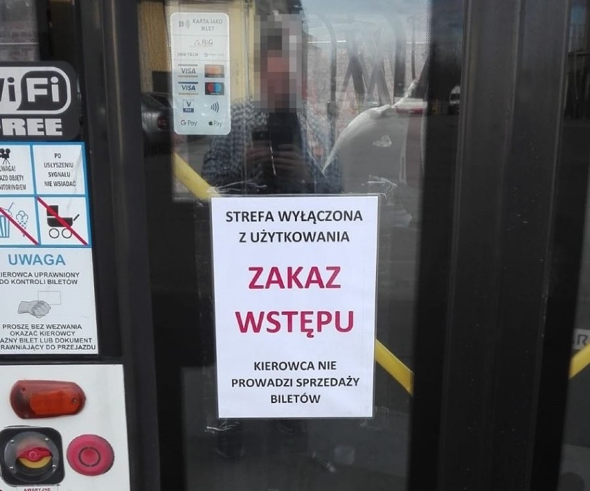 Koronawirus. Dezynfekcja autobusów w Kędzierzynie-Koźlu. Zakaz zbliżania się do kierowców. Wstrzymano sprzedaż biletów