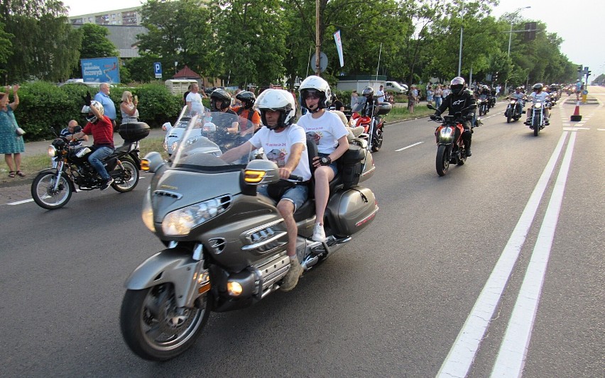 Parada motocyklistów w Stargardzie. Ryk motorów na ulicy Szczecińskiej. Zobaczcie zdjęcia 