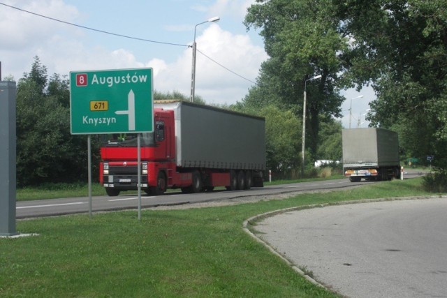 Via Baltica to sznur TIR-ów, jak ryczące smoki... Fot Andrzej Pieczyrak