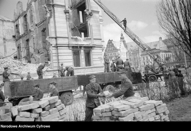 1950, Migawki z Legnicy, pl. Słowiański