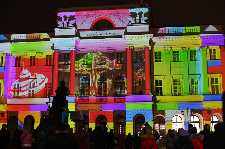 Mieszkańcy Warszawy podziwiali świąteczny mapping 3D