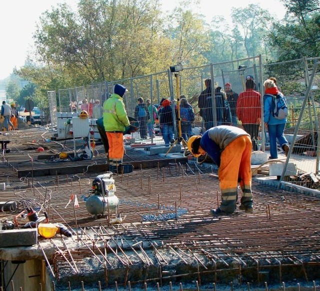 Modernizacja mostu nad kanałem Warta-Gopło była opóźniona z winy firmy