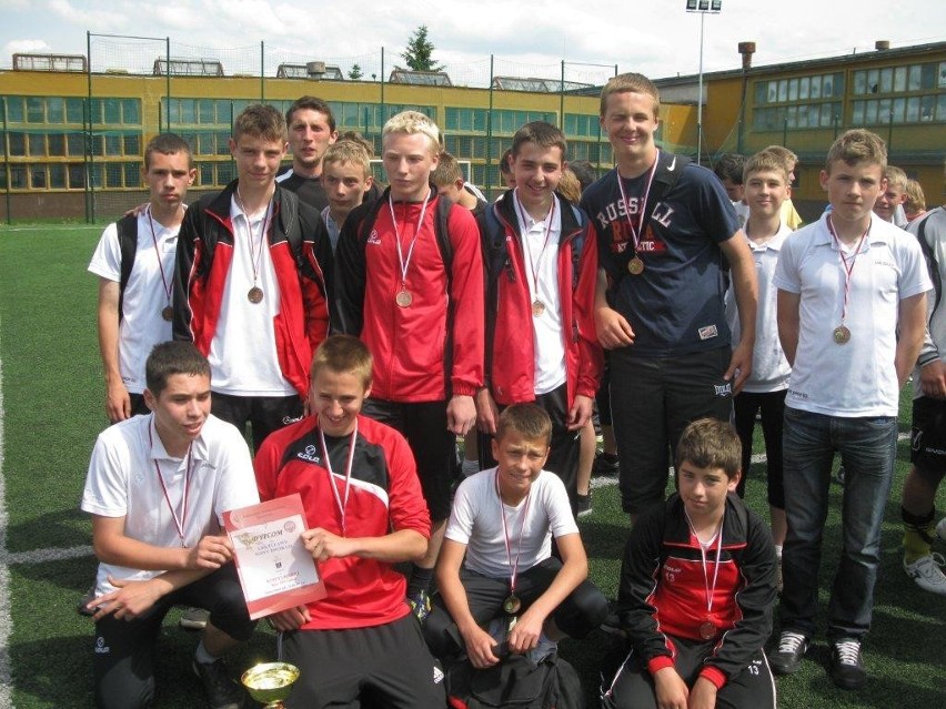 Piłka nożna. ŻTS Błękitni Kmiecin zwyciężyli w Mini Euro 2012