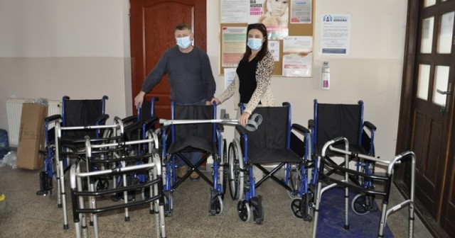 Nowe wózki inwalidzkie trafiły do Gminnego Ośrodka Pomocy Społecznej w Oświęcimiu. Można je wypożyczyć za darmo.